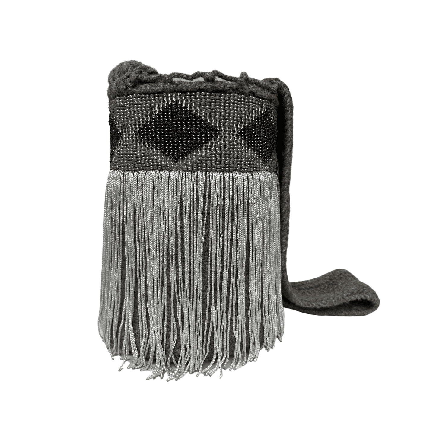 Mochila kankuama para mujer decorada con chaquiras plateadas y flecos plateados