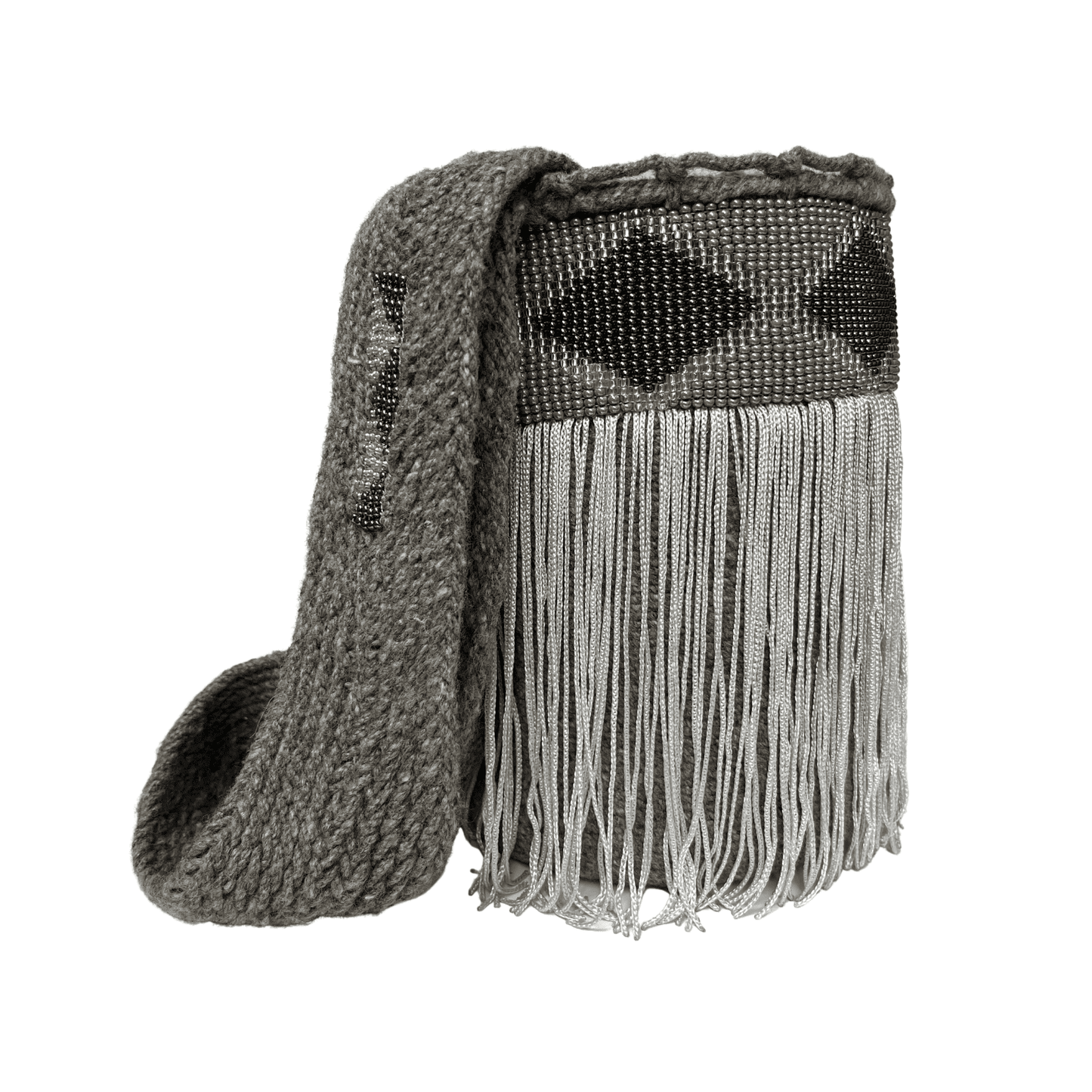 Mochila arhuaca tejidampara mujer decorada con chaquiras plateadas y flecos plateados