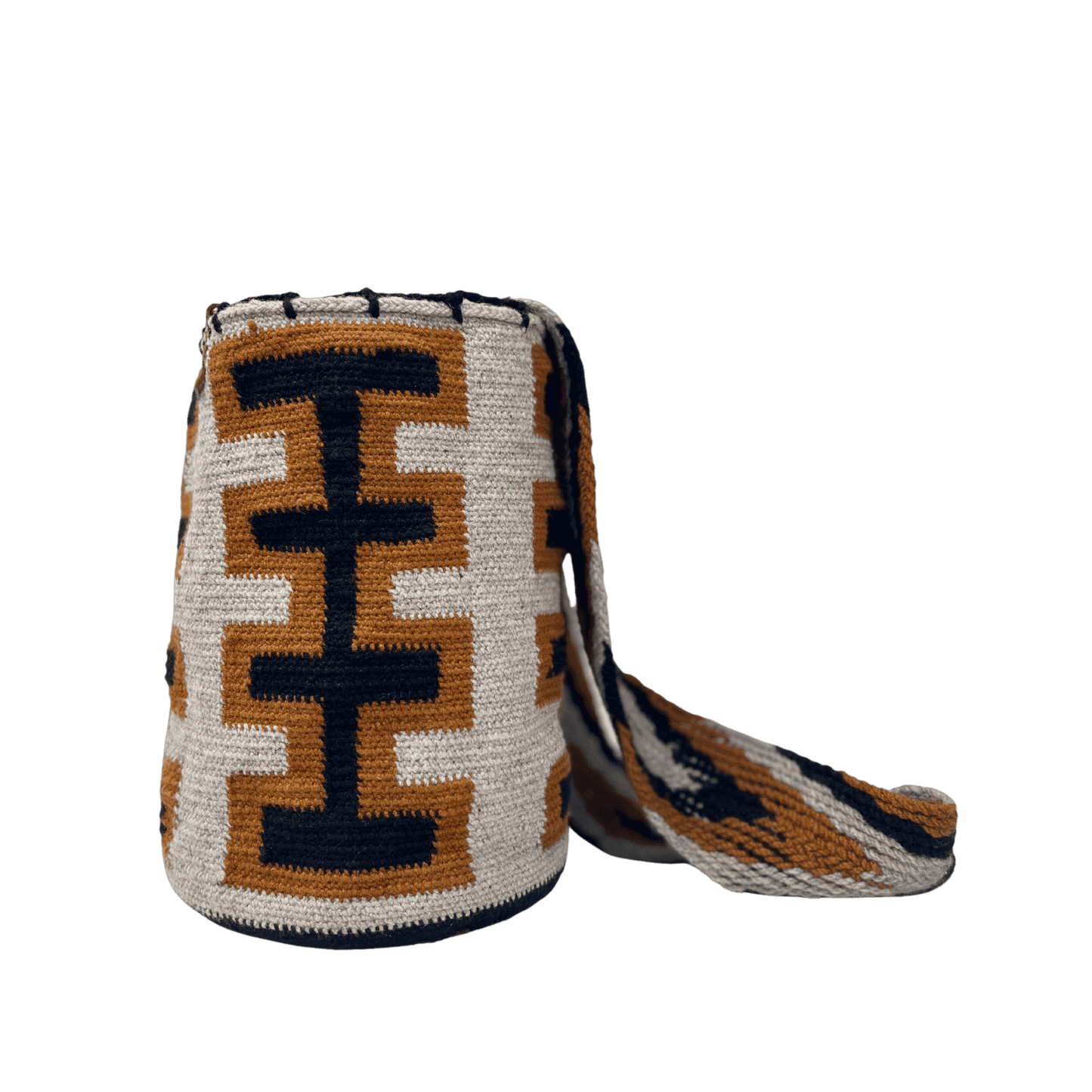 Mochila arhuaca tradicional para mujer colores beige, mostaza y negro con correa con detalles en cuero y herrajes