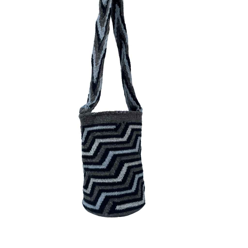 mochila arhuaca tejida a mano en lana de ovejo diseño pensamiento de mujer