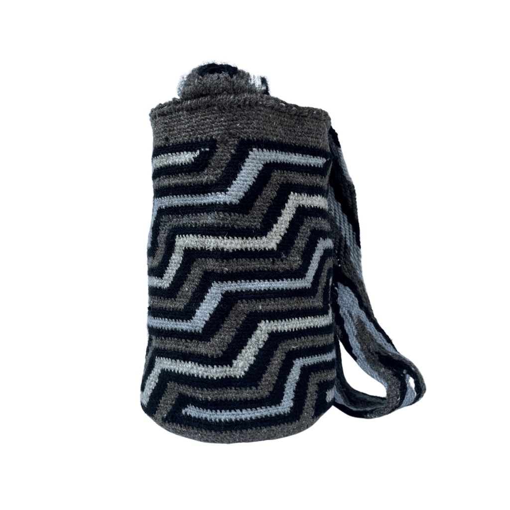 mochila kankuama original diseño pensamiento de mujer colores gris, azul claro, negro y beige