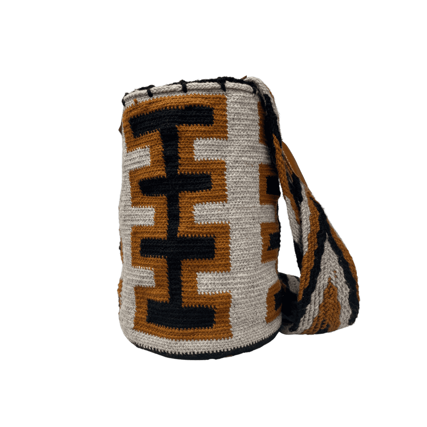 Mochila arhuaca tejida de forma artesanal para mujer con detalles en cuero