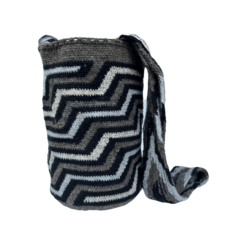 mochila arhuaca con diseño pensamiento de mujer en colores azul beige negro y gris